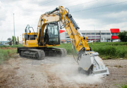 FAE RPL/EX Asfalttijyrsin Kaivinkoneeseen