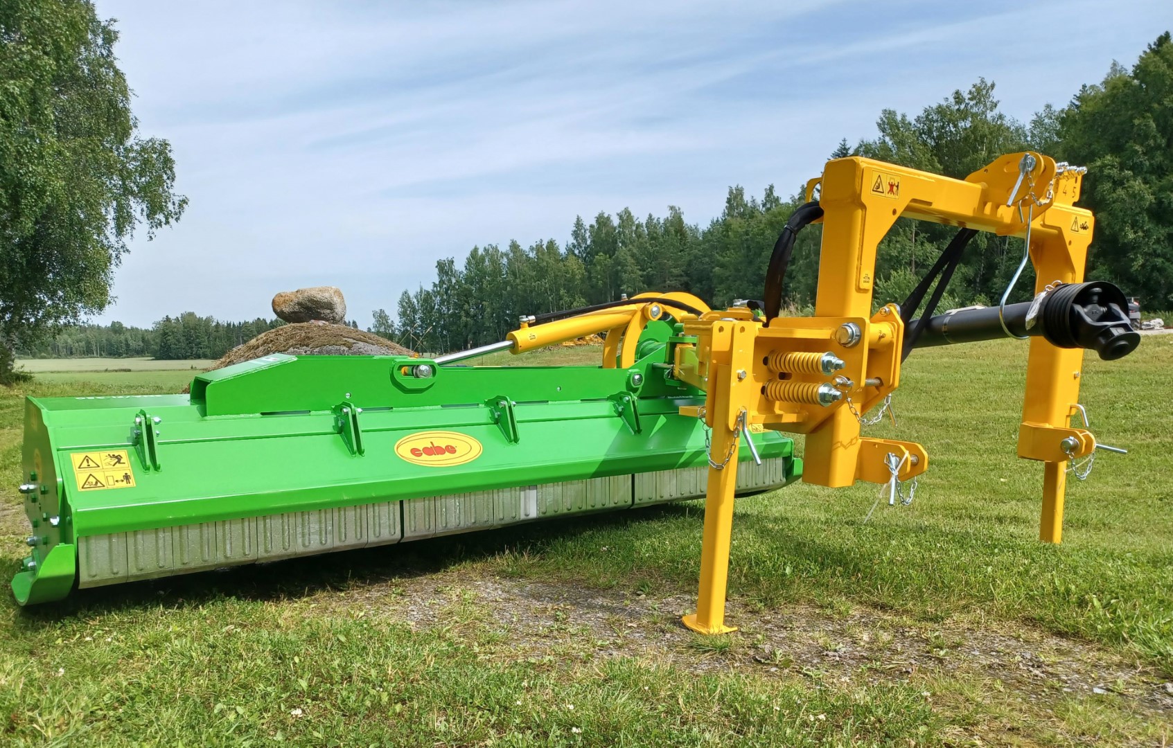 Cabe Finlandia piennarmurskain edestä