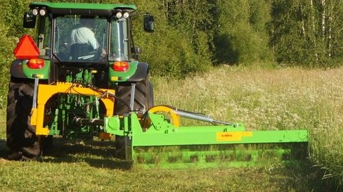 Cabe Finlandia piennarmurskaimella kesannon niittoa