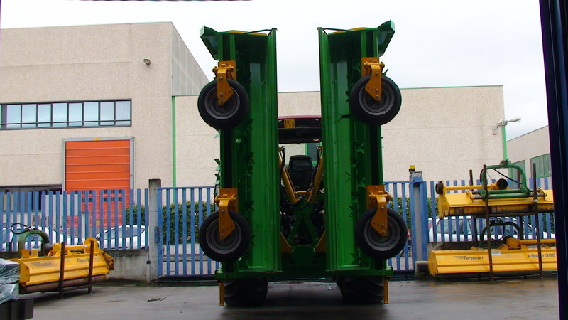 Cabe TSN kesantomurskain taittuva kuljetusasennossa