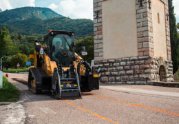 FAE RPL-SSL asfaltinjyrsin kuormaimeen