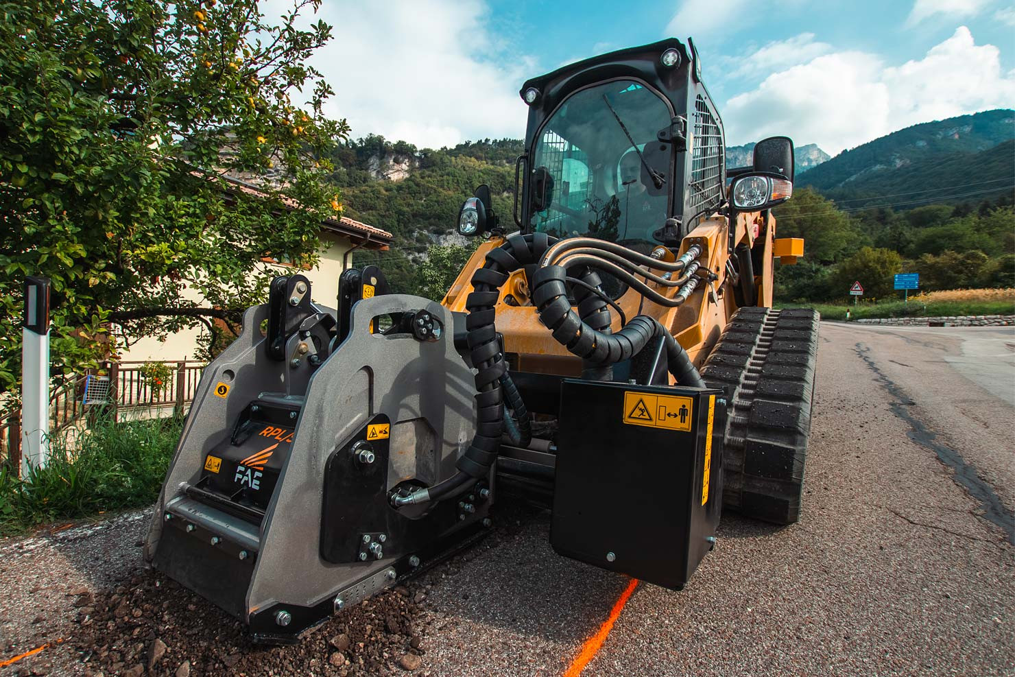 FAE RPL-SSL asfaltinjyrsin kuormaimeen