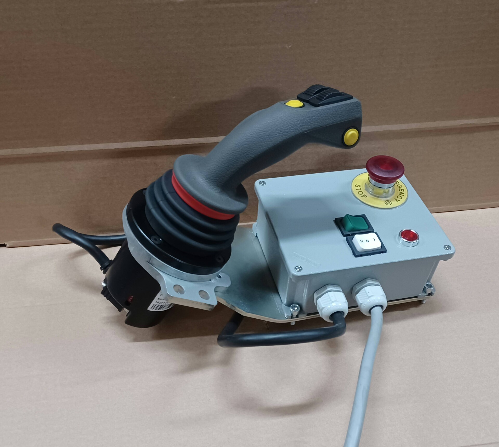 Femac joystick versio 2 kasassa