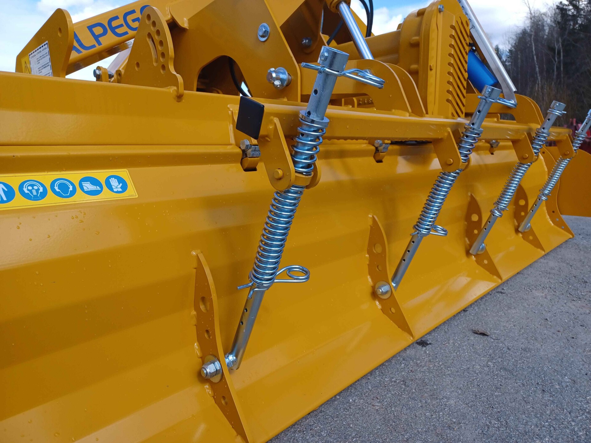 FGBIO takaluukun jousitus