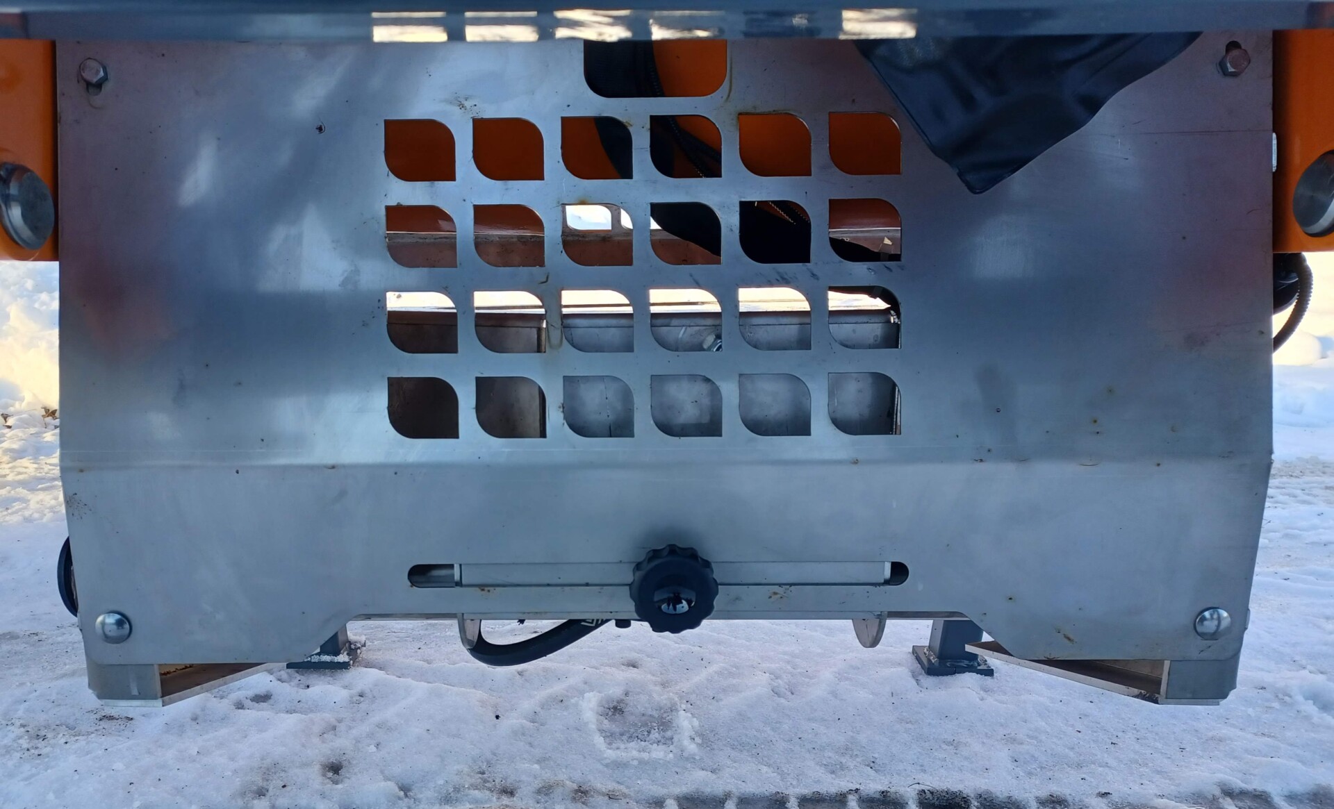 Hiekoitin levityskuvion säätöruuvi