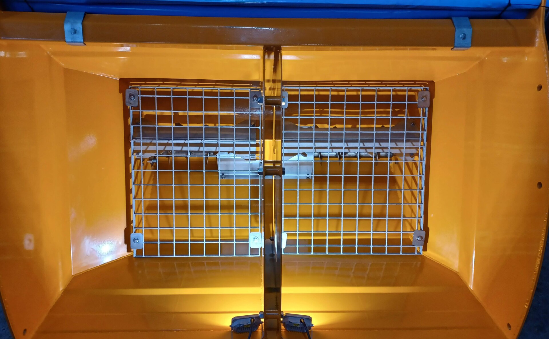 Hiekoitin säiliö 1