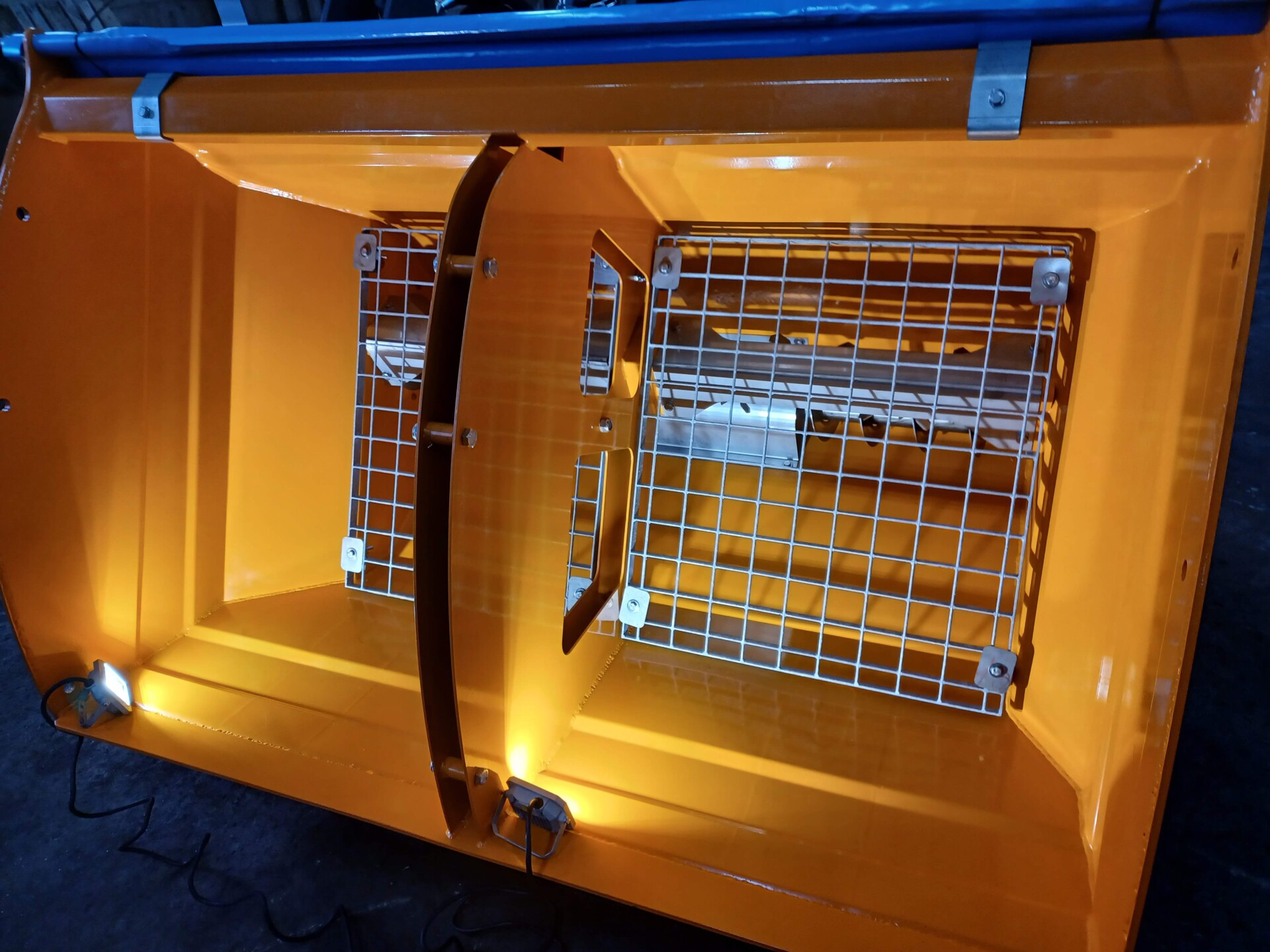 Hiekoitin säiliö 2