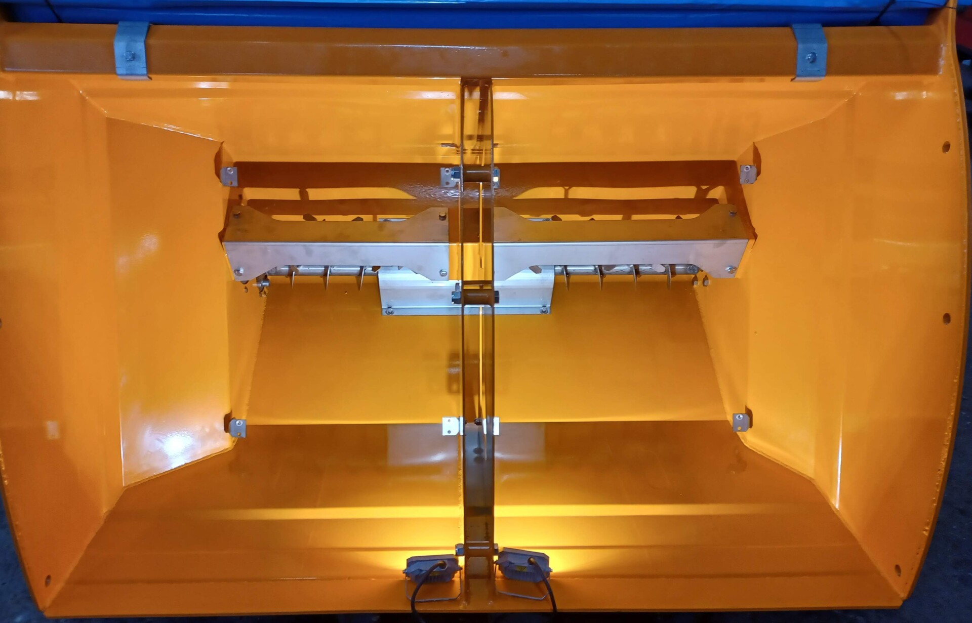 Hiekoitin säiliö 3