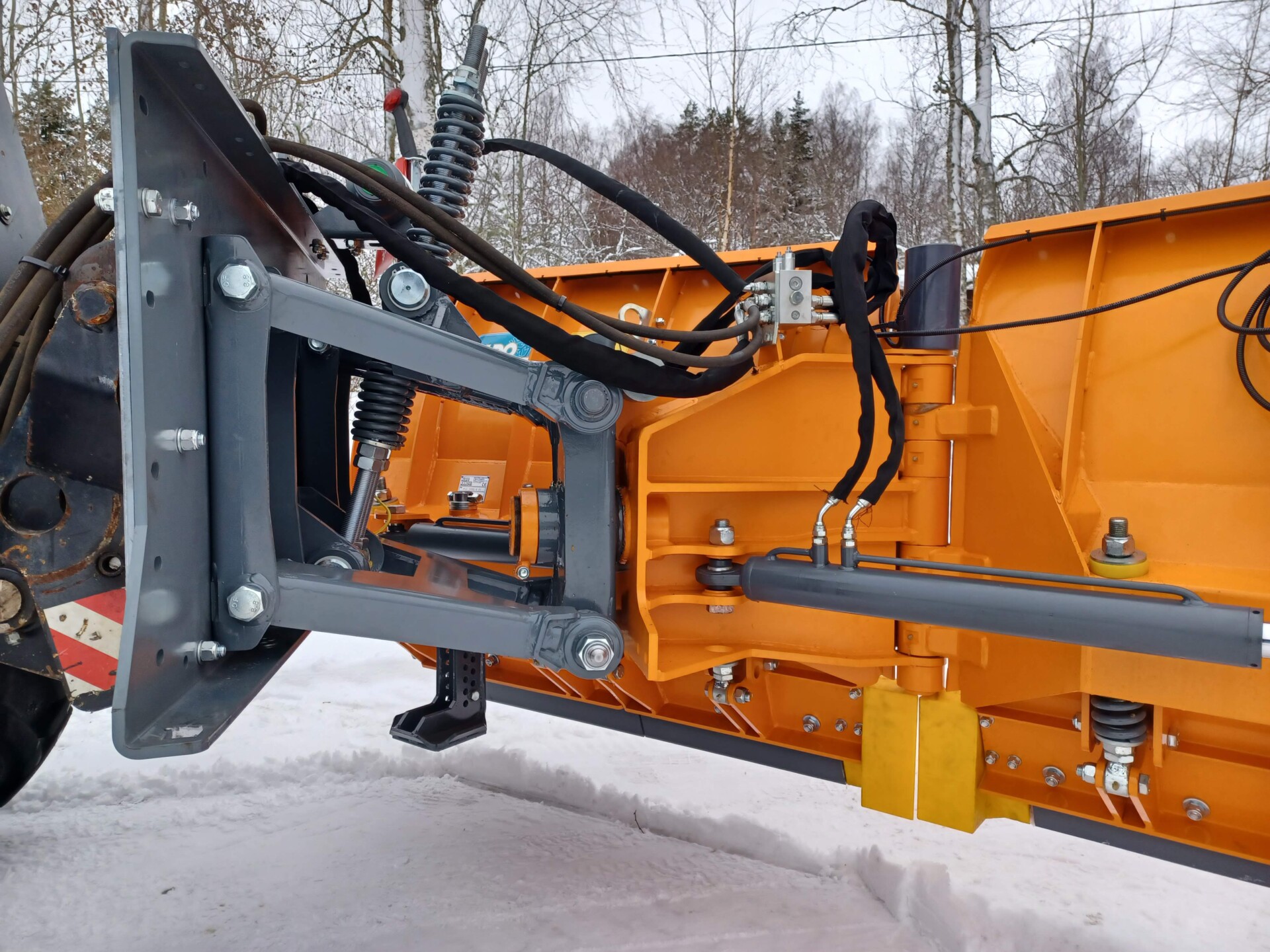 Nivelaura kuljetusasento