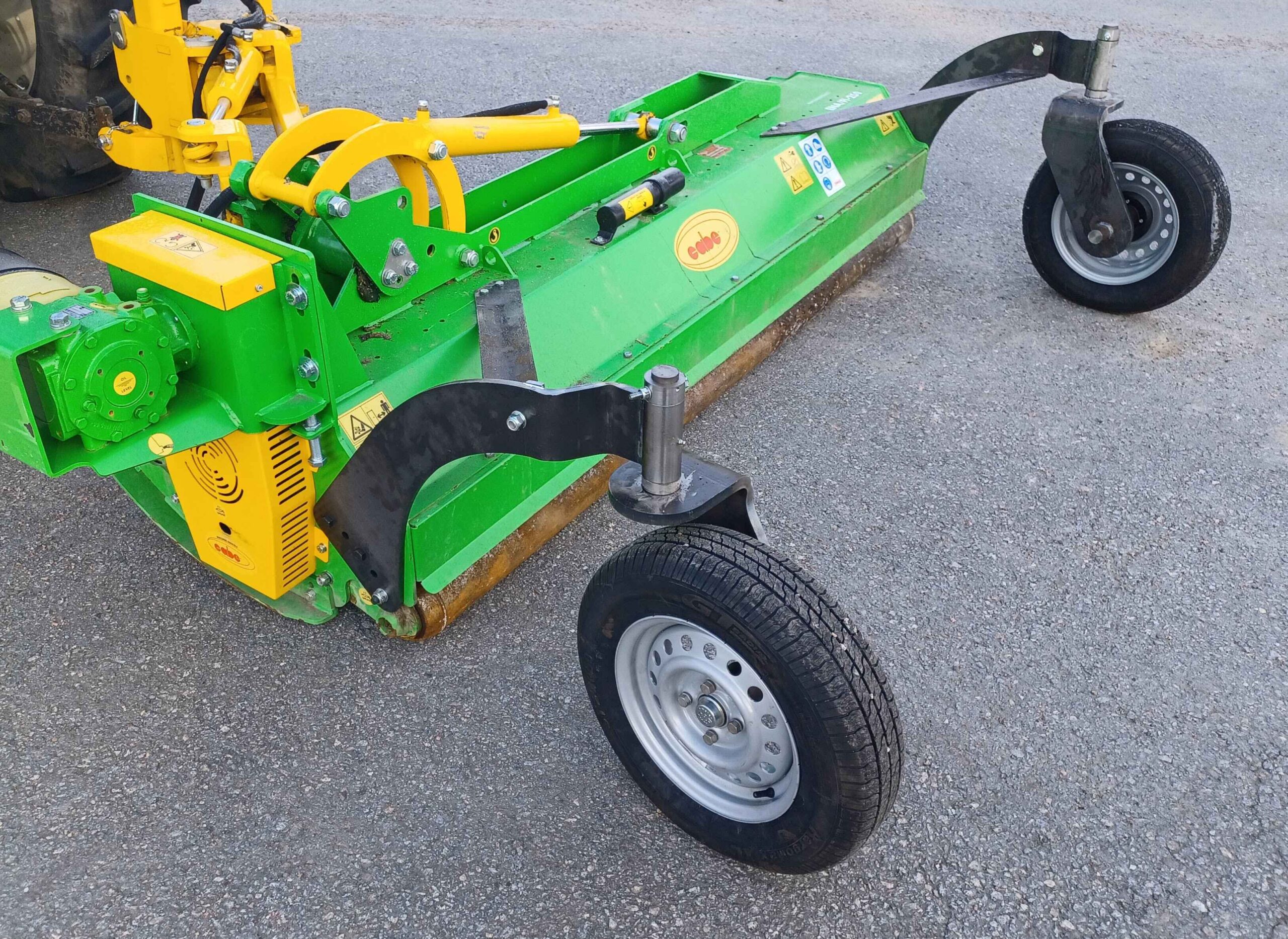 Vasemmalta eteenpäin